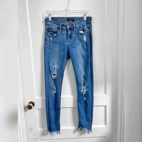 Judy Blue Boyfriend Jeans- Mid Rise, Slim Fit Distressed Bottoms Size 26 - Picture 1 of 4